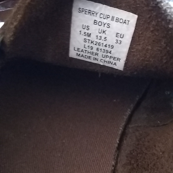 Sperry boat shoes. - Picture 4 of 8